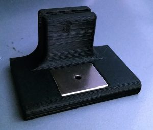 The magnet surface is also flush against the surface of the clip.